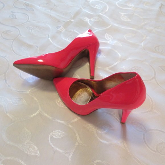 BCBGeneration NEON PINK PATENT LEATHER STILETTO – NWT - Picture 4 of 10